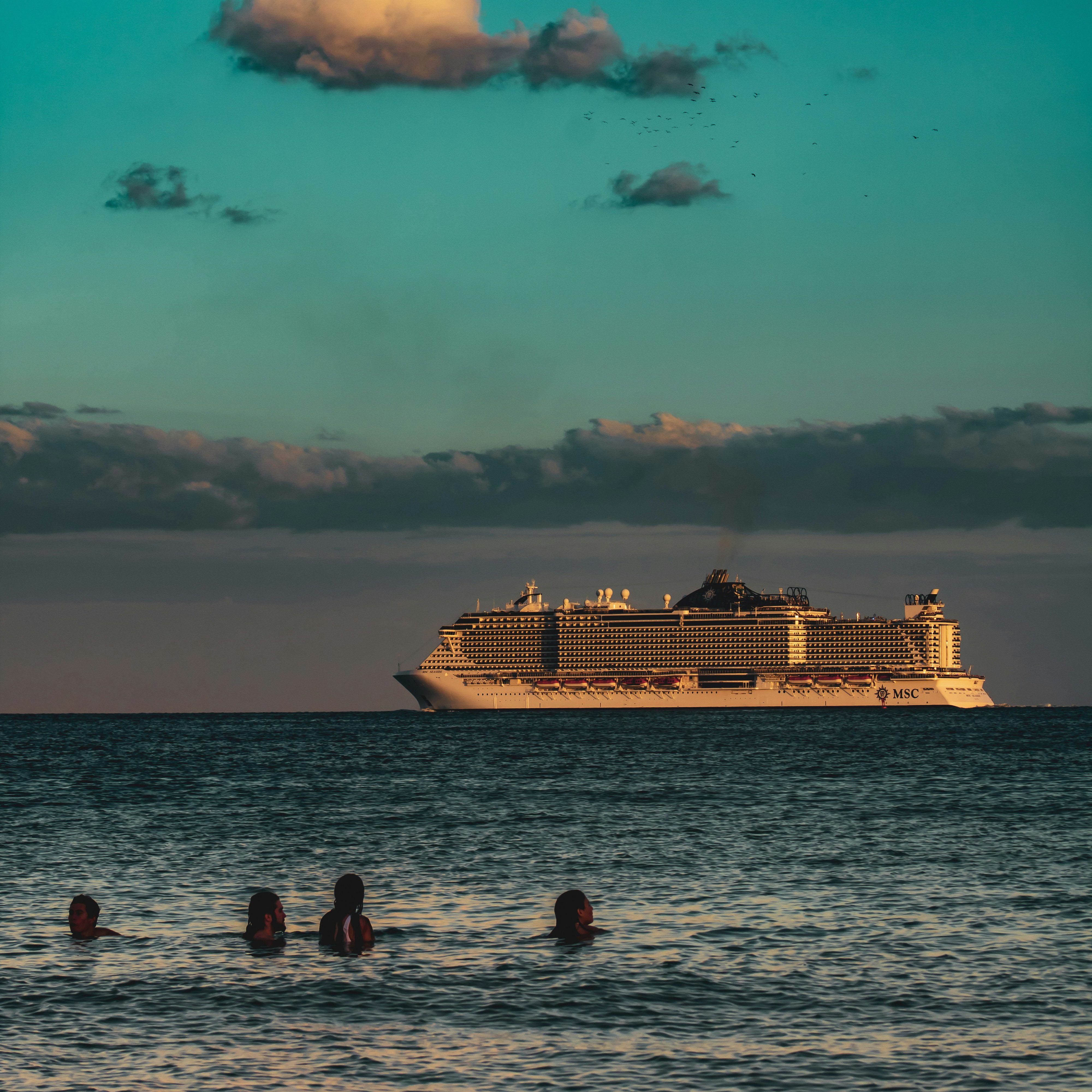 jingxi-lau--aVPoyfbXx4-unsplash